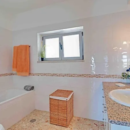 Beautiful Renovated Hilltop And Heated Pool וילה סאו בראס דה אלפורטל