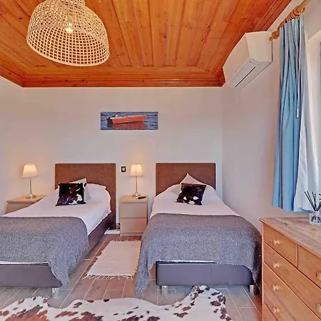 Beautiful Renovated Hilltop And Heated Pool וילה סאו בראס דה אלפורטל