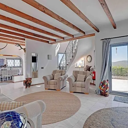 וילה Beautiful Renovated Hilltop And Heated Pool *