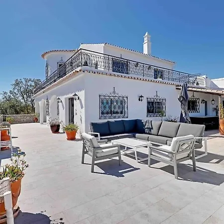 Beautiful Renovated Hilltop And Heated Pool Villa