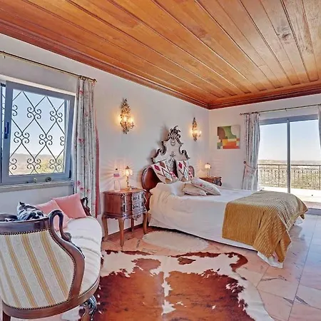 Beautiful Renovated Hilltop And Heated Pool