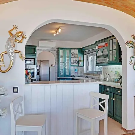 Beautiful Renovated Hilltop And Heated Pool Villa *
