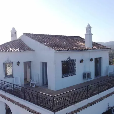 Beautiful Renovated Hilltop And Heated Pool Villa *