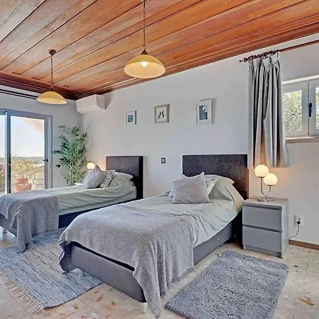 Villa Beautiful Renovated Hilltop And Heated Pool