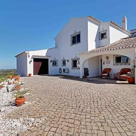 Beautiful Renovated Hilltop And Heated Pool