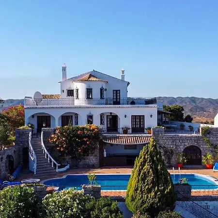 Beautiful Renovated Hilltop And Heated Pool Villa