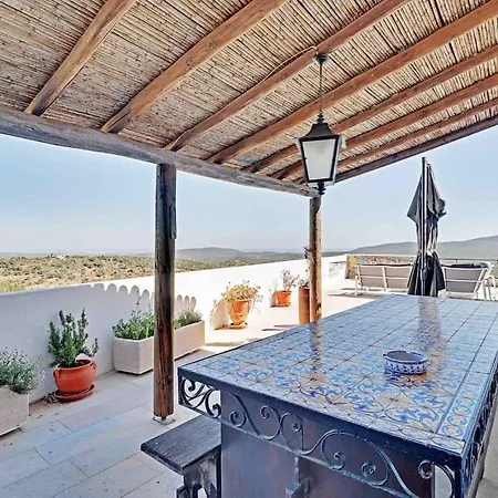 빌라 Beautiful Renovated Hilltop And Heated Pool