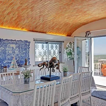 빌라 Beautiful Renovated Hilltop And Heated Pool *